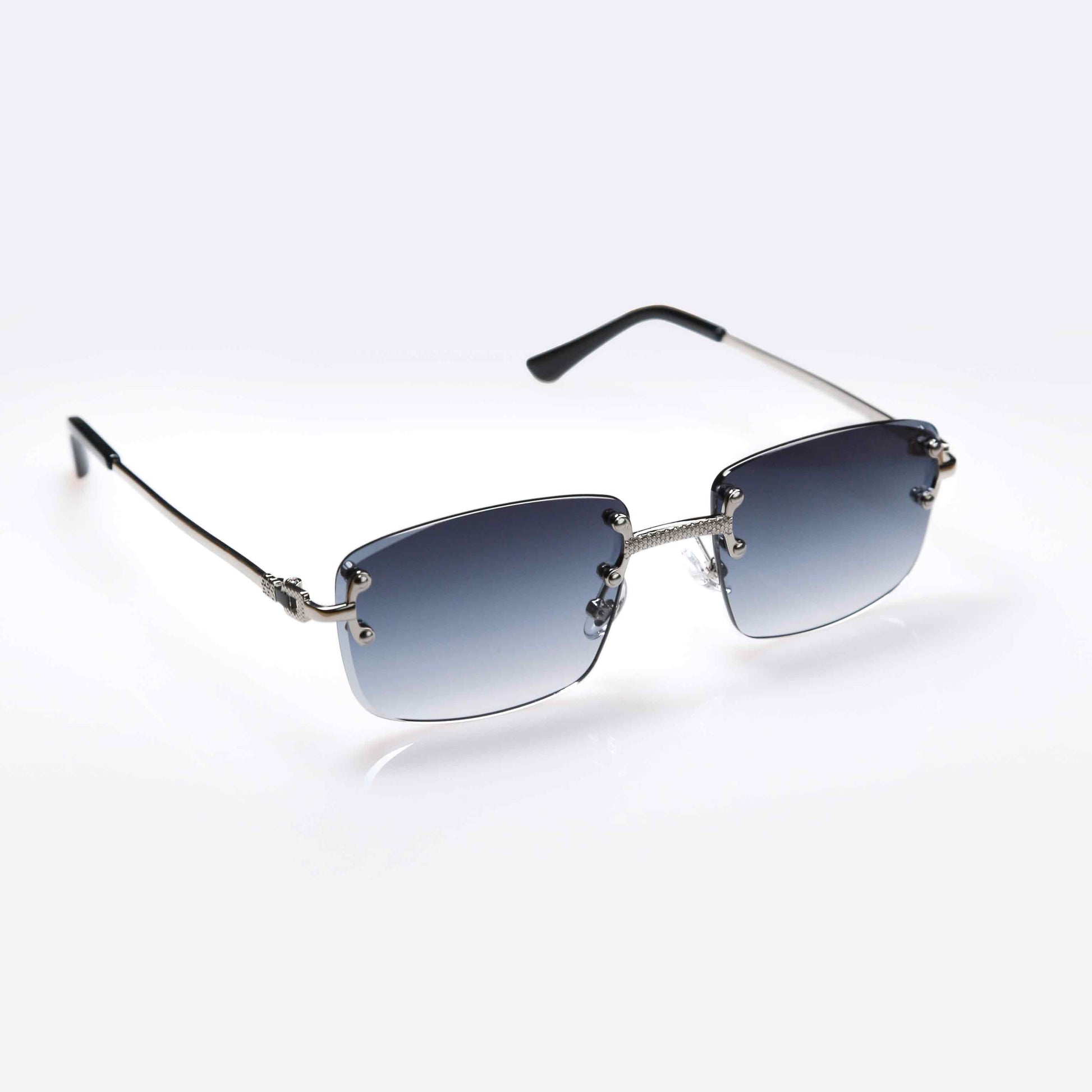 Lunettes de soleil Shine avec verres gris foncé dégradés et monture noire. Design moderne et protection UV optimale.