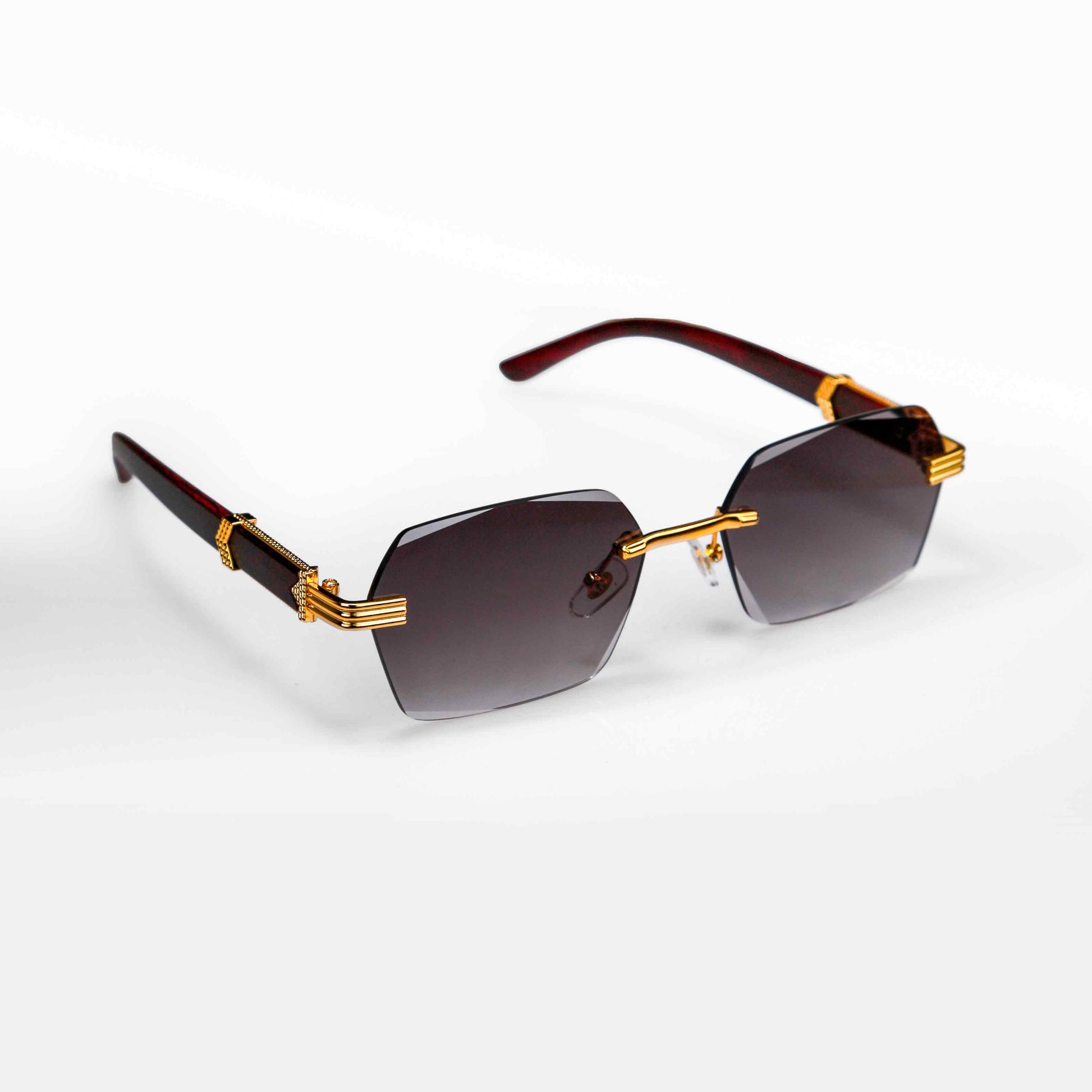 Lunettes mode Elite Eyewear pour homme avec verres noirs et monture dorée, idéales pour un style estival chic et affirmé.