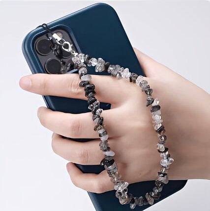 Bracelet téléphone perles bohème 2024 en pierres noires et transparentes, accessoire élégant et pratique pour sécuriser votre smartphone.