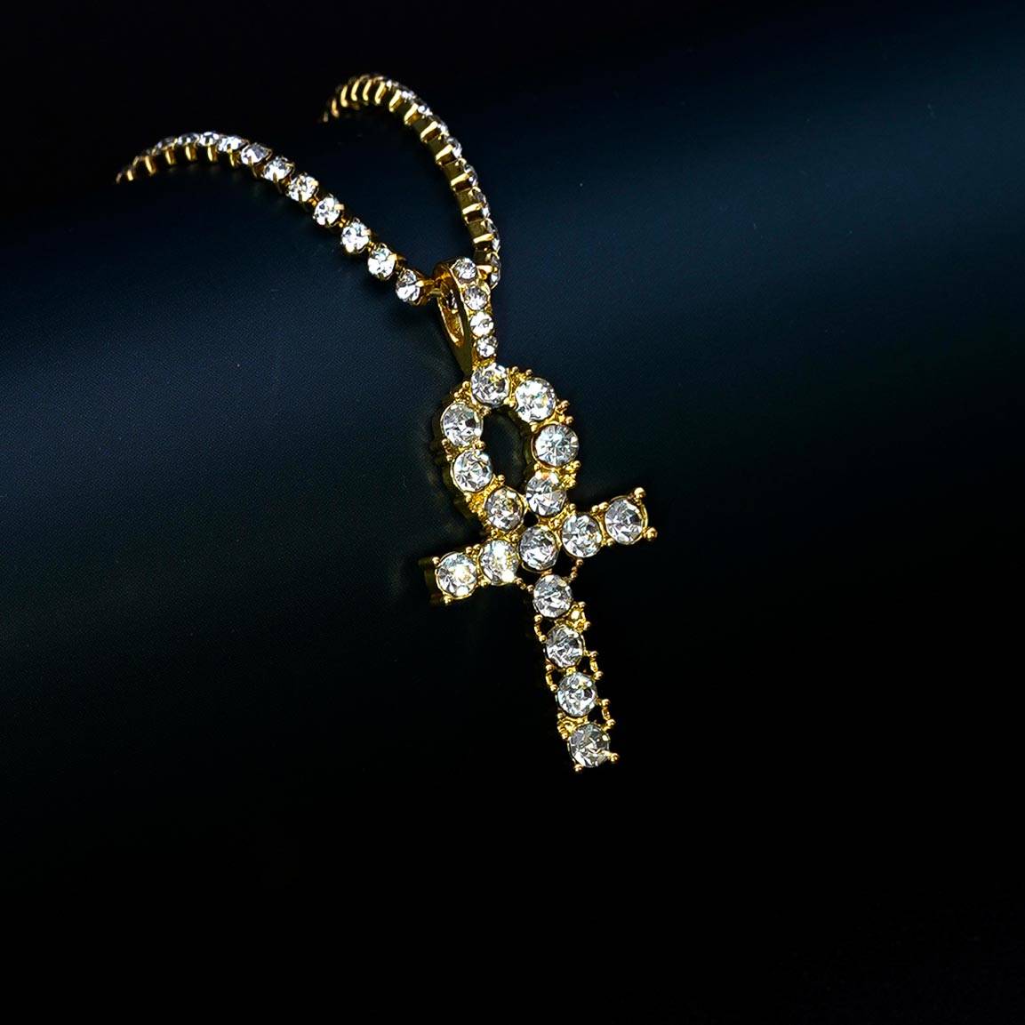 Chaîne pendentif croix en acier inox doré sertie de topaze scintillante, bijou spirituel élégant pour hommes et femmes, longueur 48 cm.