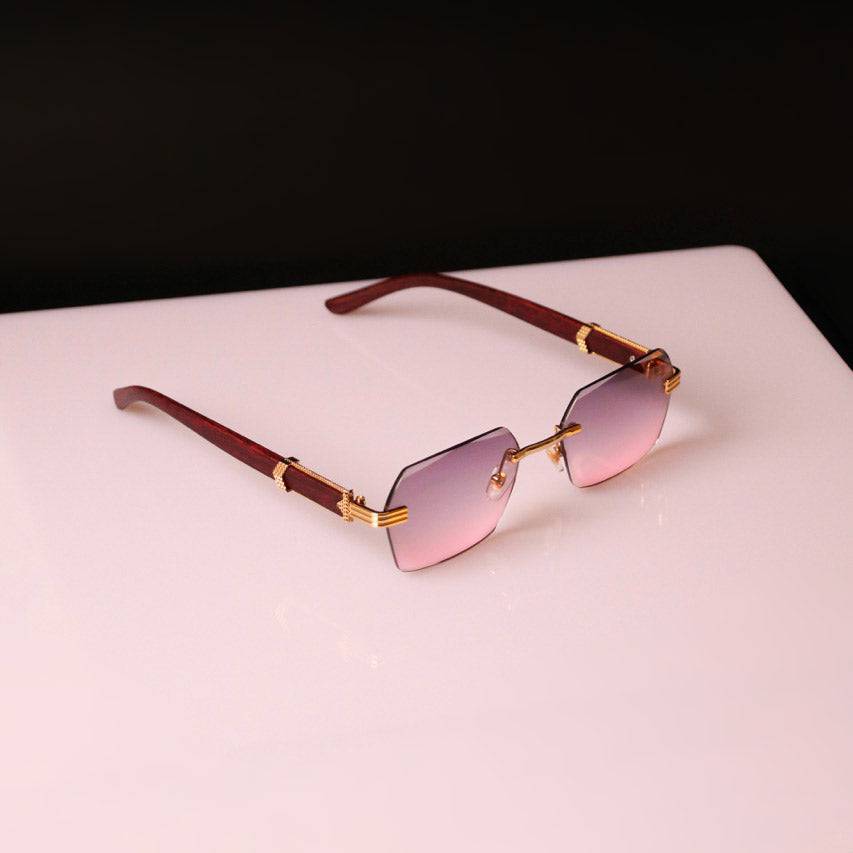 Lunettes Elite Eyewear avec verres roses dégradés et branches rouges, parfaites pour un style été tendance et original.