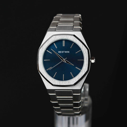 Montre Bestwin - Quartz précis avec bracelet en acier inoxydable de 21 cm et cadran bleu élégant. Mouvement quartz fiable pour une précision optimale.