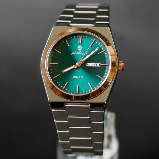 Montre Master avec cadran vert émeraude, boîtier en acier inoxydable argenté et détails dorés, bracelet métallique élégant.