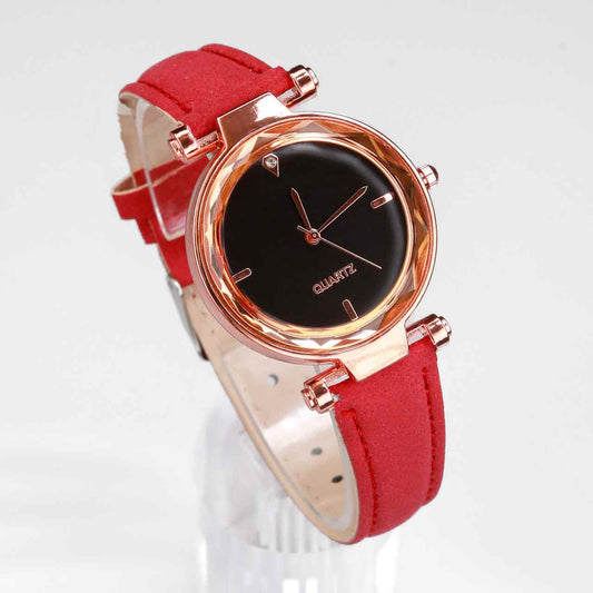 Montre femme cuir minimaliste avec cadran en alliage rose doré et fond noir. Élégance et précision quartz, bracelet rouge raffiné, diamètre 34mm.